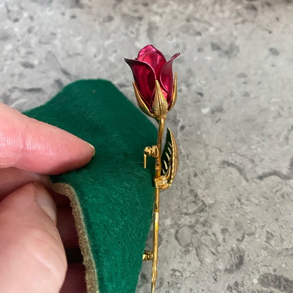 Gold and Red Rose Brooch - Picture 5 of 5